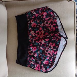 Athleta running free short 3.5" size medium
